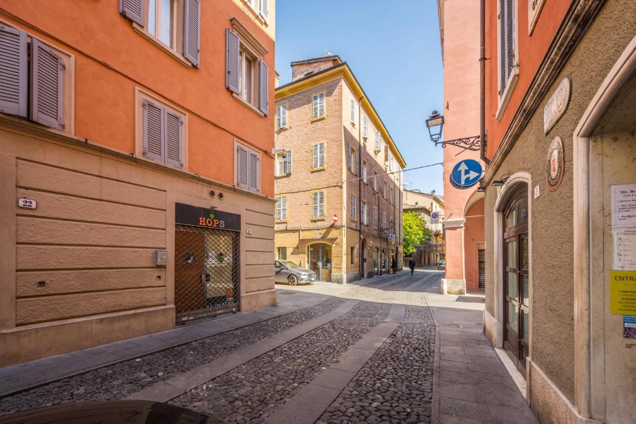 Emilia Suite Urban Модена Экстерьер фото